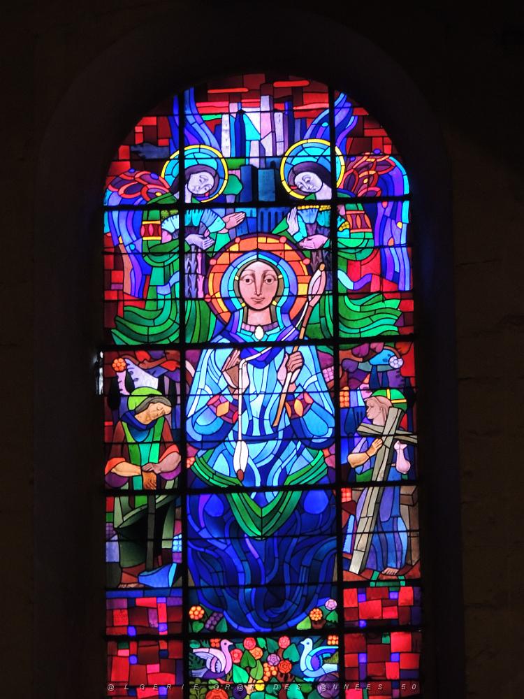 129 Toulon La Cathedrale les Vitraux....JPG -           